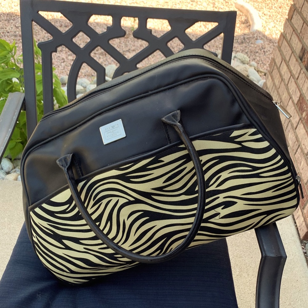 Liz Claiborne Weekender Rollerbag